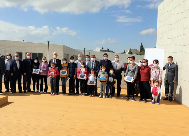 Muğla Büyükşehir Belediyesinden Öğrencilere Tablet ve İnternet