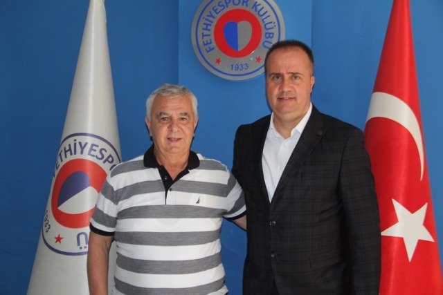 FETHİYESPOR YENİ HOCASI İLE İMZAYI ATTI