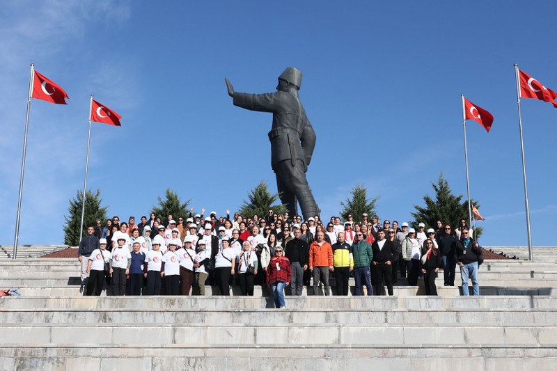 Büyükşehir Cumhuriyet’in 102. Yılında 102 Kadını Anıtkabir’e Götürdü